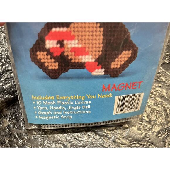 Back Street Jingles Christmas Plastic Canvas Teddy Bear Magnet Kit #11013 NOS - Picture 2 of 3